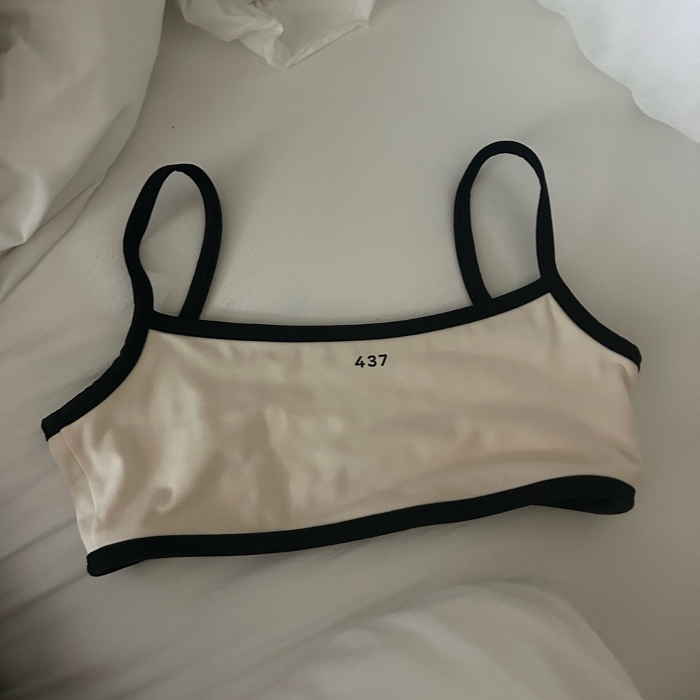 437 womens sports bra size medium